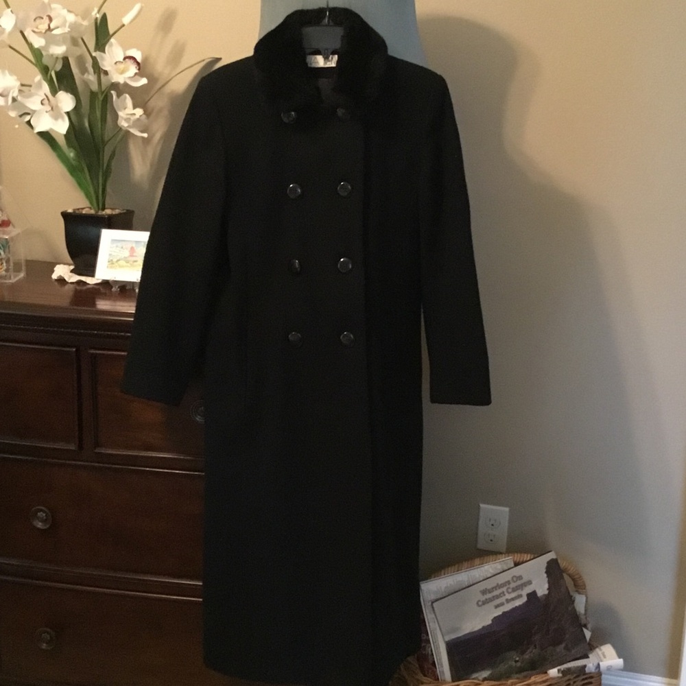 Julia Klein-EUC-Classic Black Double-Breasted Wool Coat with Faux Fur Collar